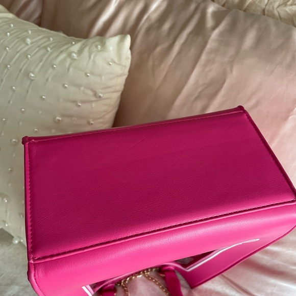 Cakeworthy Barbie Crossbody Bag - Picture 8 of 9